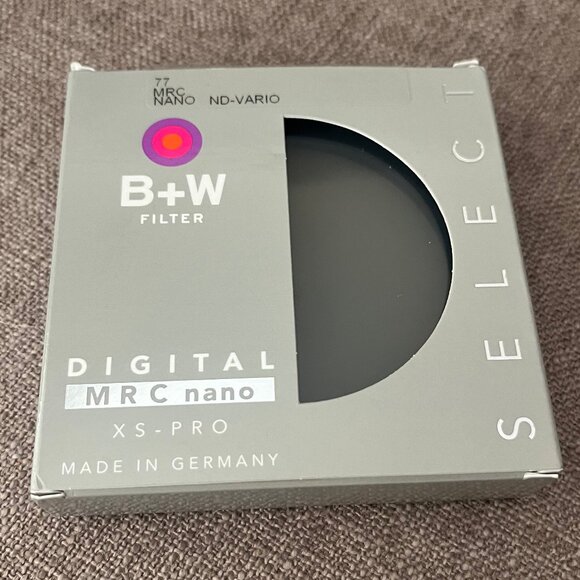 B+W 77mm XS-Pro Digital ND Vario MRC-Nano Filter - Picture 1 of 4